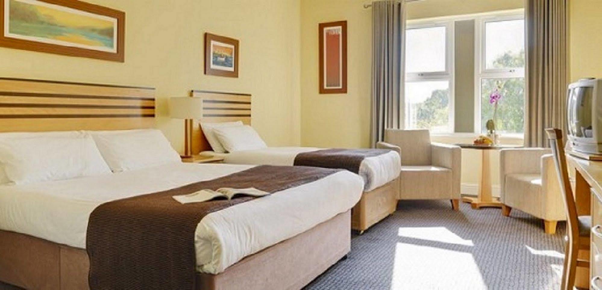 Breaffy Woods Hotel Каслбар Екстер'єр фото